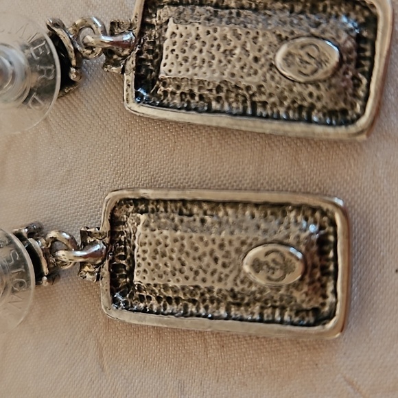 PREMIER DESIGNS Vintage Mother of Pearl Pendant & Pierced Earrings - Picture 10 of 11